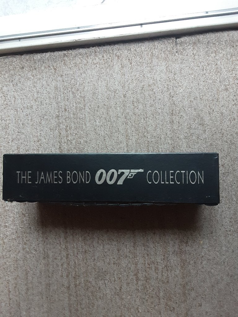 VHS Videobanden The James Bond 007 collection, Cd's en Dvd's, VHS | Film, Boxset, Ophalen of Verzenden, Zo goed als nieuw, Actie en Avontuur