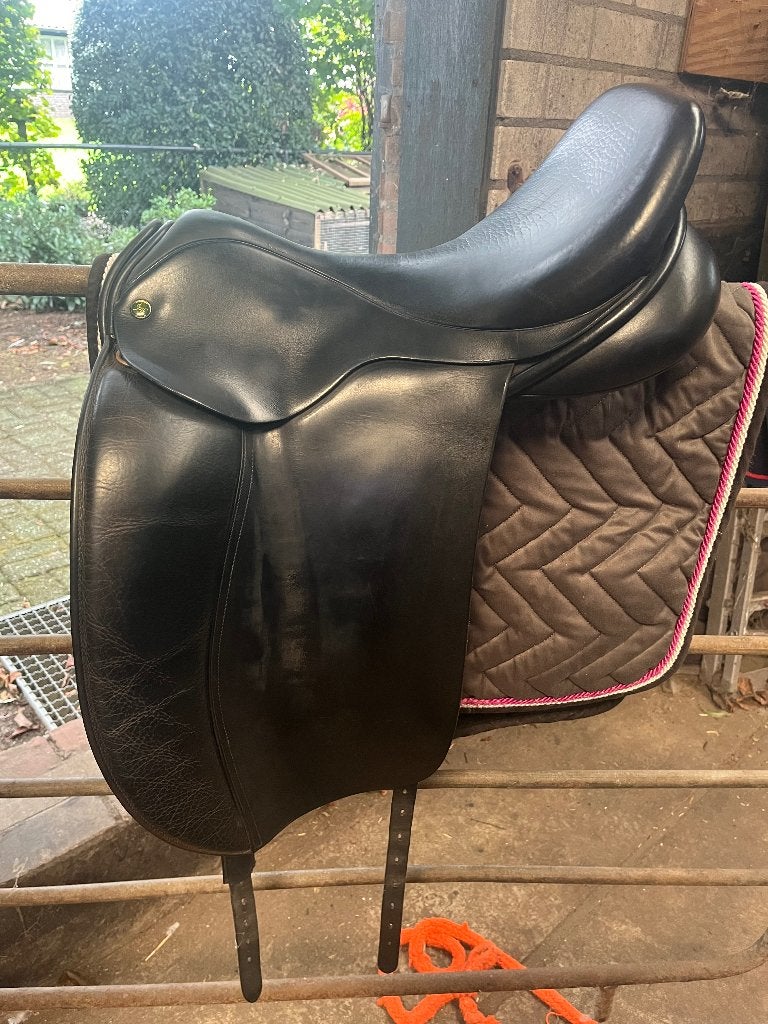 Hulsebos Dynamic 3 dressuurzadel, L (17.5 inch), Gebruikt, Dressuur, Middel