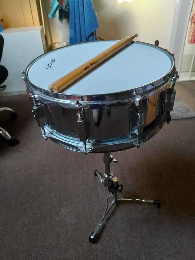 Snare trommel incl  draagframe en sticks, Ophalen of Verzenden, Gebruikt, Overige merken