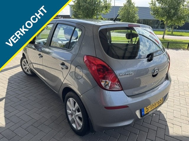 Hyundai i20 Verkocht! 1.2i i-DEAL 5-DRS + AIRCO (bj 2014), Auto's, Euro 5, Gebruikt, 31 €/maand, 4 cilinders