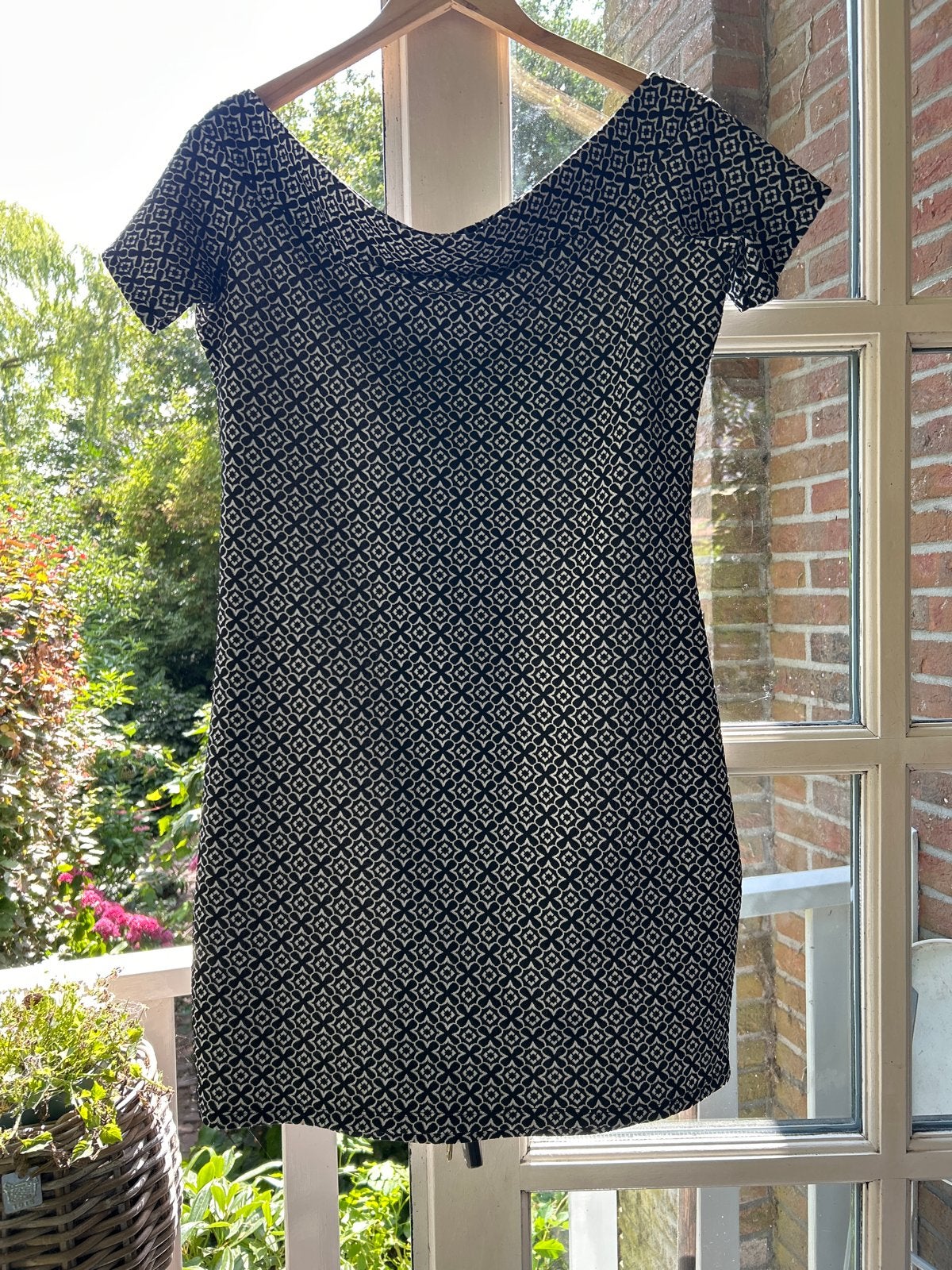 Zwart-wit jurkje met patroon en boothals Atmosphere 44, Zwart, Maat 42/44 (L), Ophalen of Verzenden, Zo goed als nieuw
