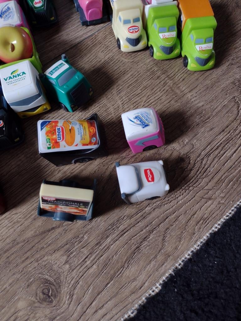 Supermarkt actie magneet autootjes - Complete set, Verzamelen, Supermarktacties, Overige supermarkten, Ophalen