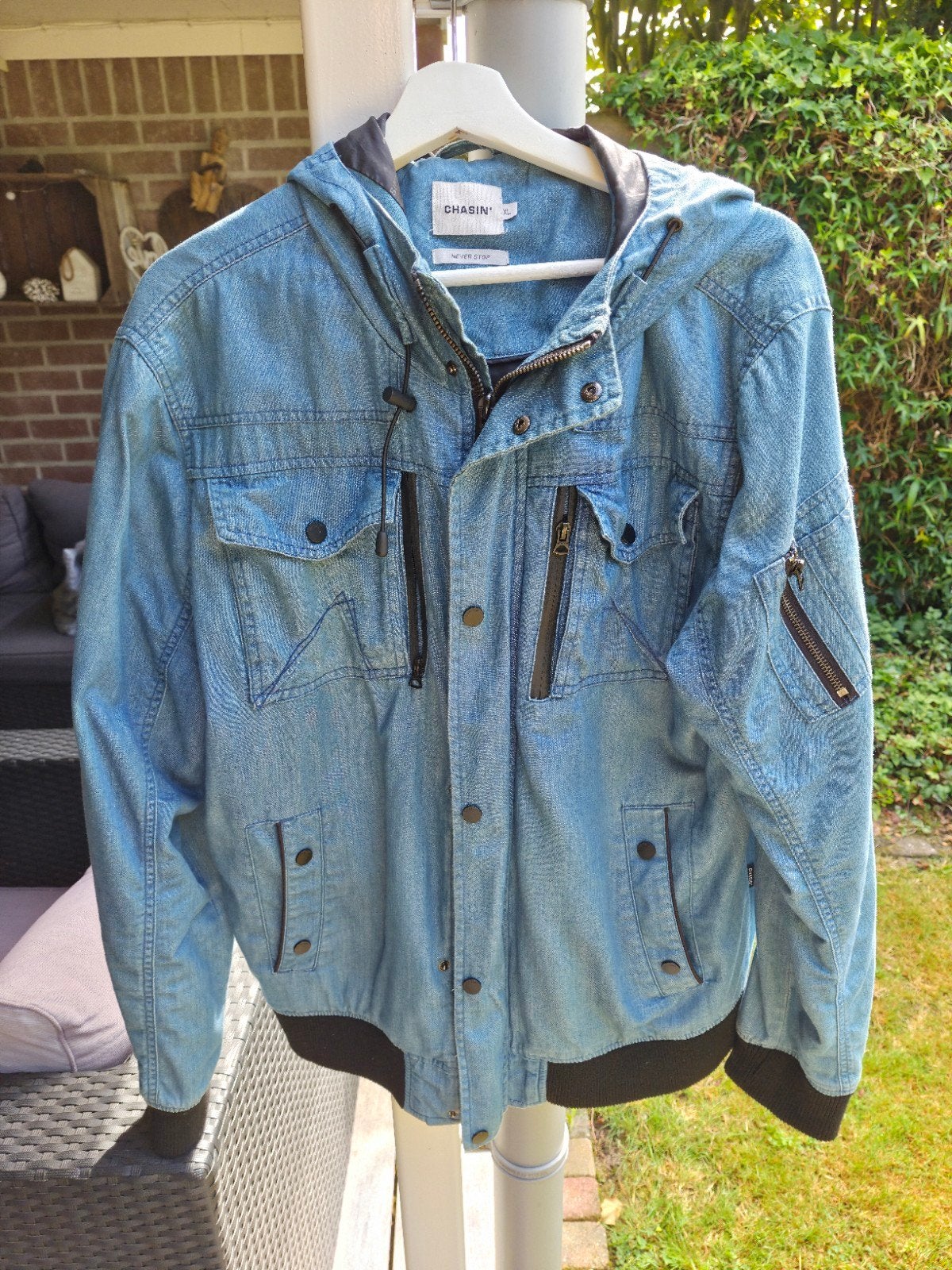 Chasin' spijkerjack met capuchon - Maat XL, Kleding | Heren, Jassen | Zomer, Chasin', Blauw, Maat 56/58 (XL), Ophalen of Verzenden