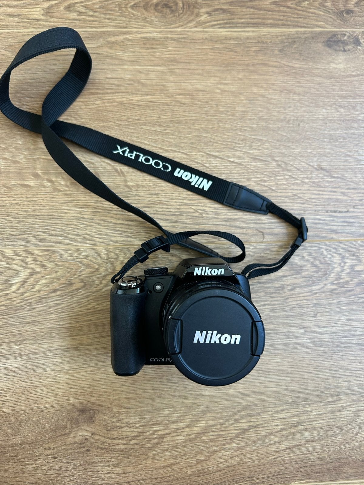 Nikon Coolpix P90, Audio, Tv en Foto, Fotocamera's Digitaal, Ophalen, Overige typen, Kantelbaar/draaibaar scherm, Zo goed als nieuw
