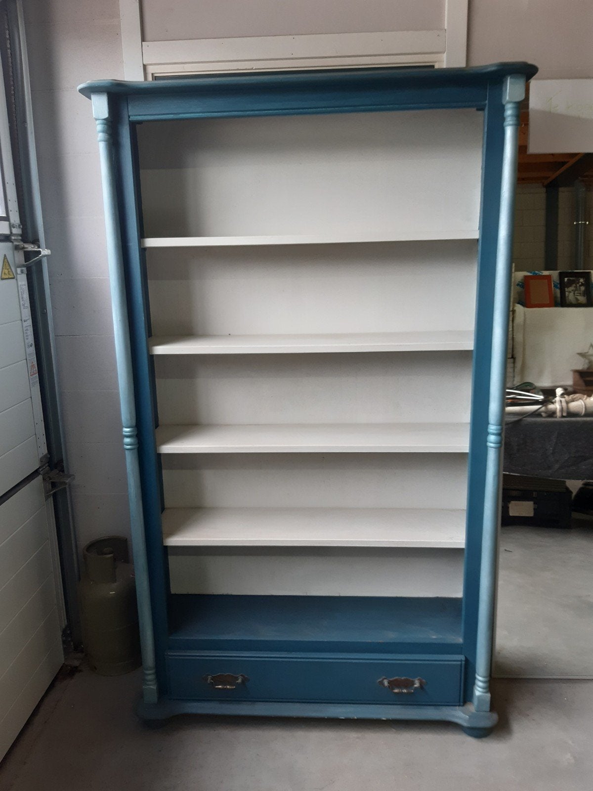 Vintage Boekenkast met Lade - Blauw/Wit, Ophalen, Met plank(en), Gebruikt, Vintage, Klassiek