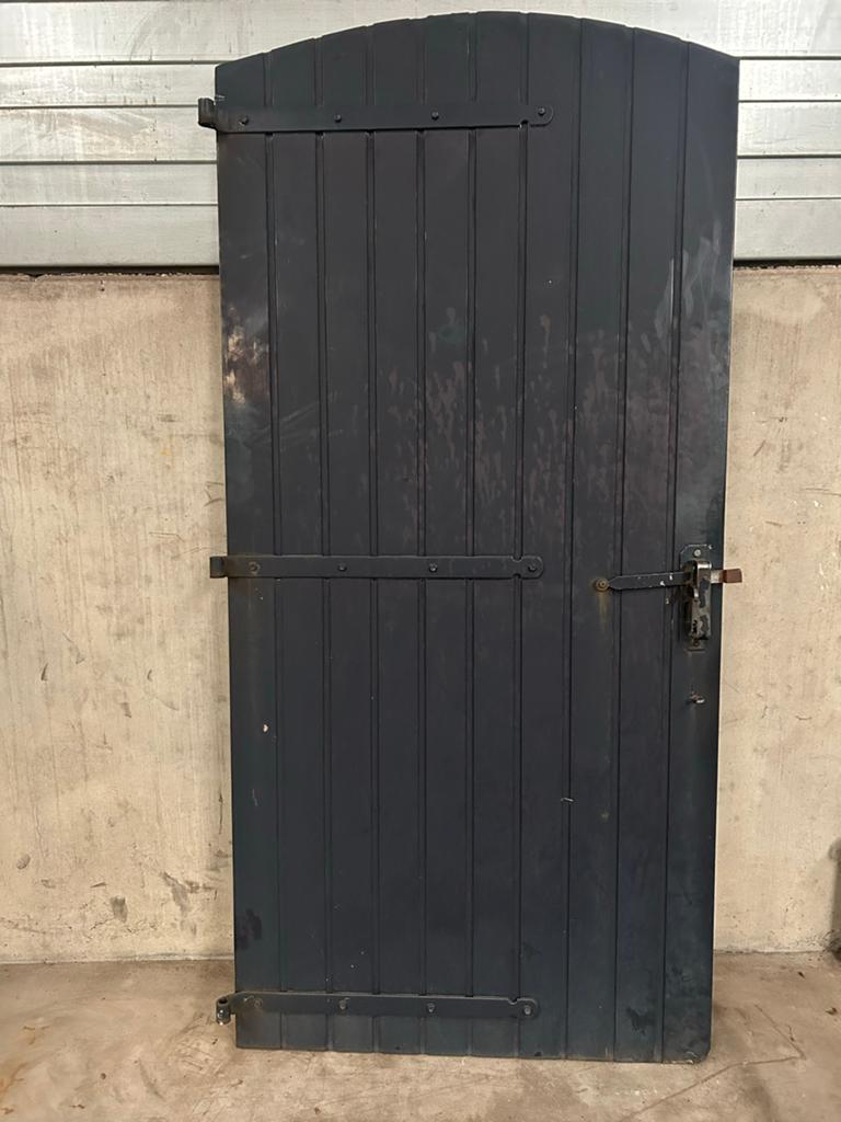 Robuuste donkergrijze houten deur met beslag, Doe-het-zelf en Verbouw, Deuren en Horren, Gebruikt, 80 tot 100 cm, Minder dan 200 cm