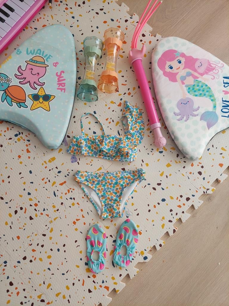 Zwembad setje: bikini, waterschoentjes en zwemplankjes, Ophalen of Verzenden, Gebruikt, Overige