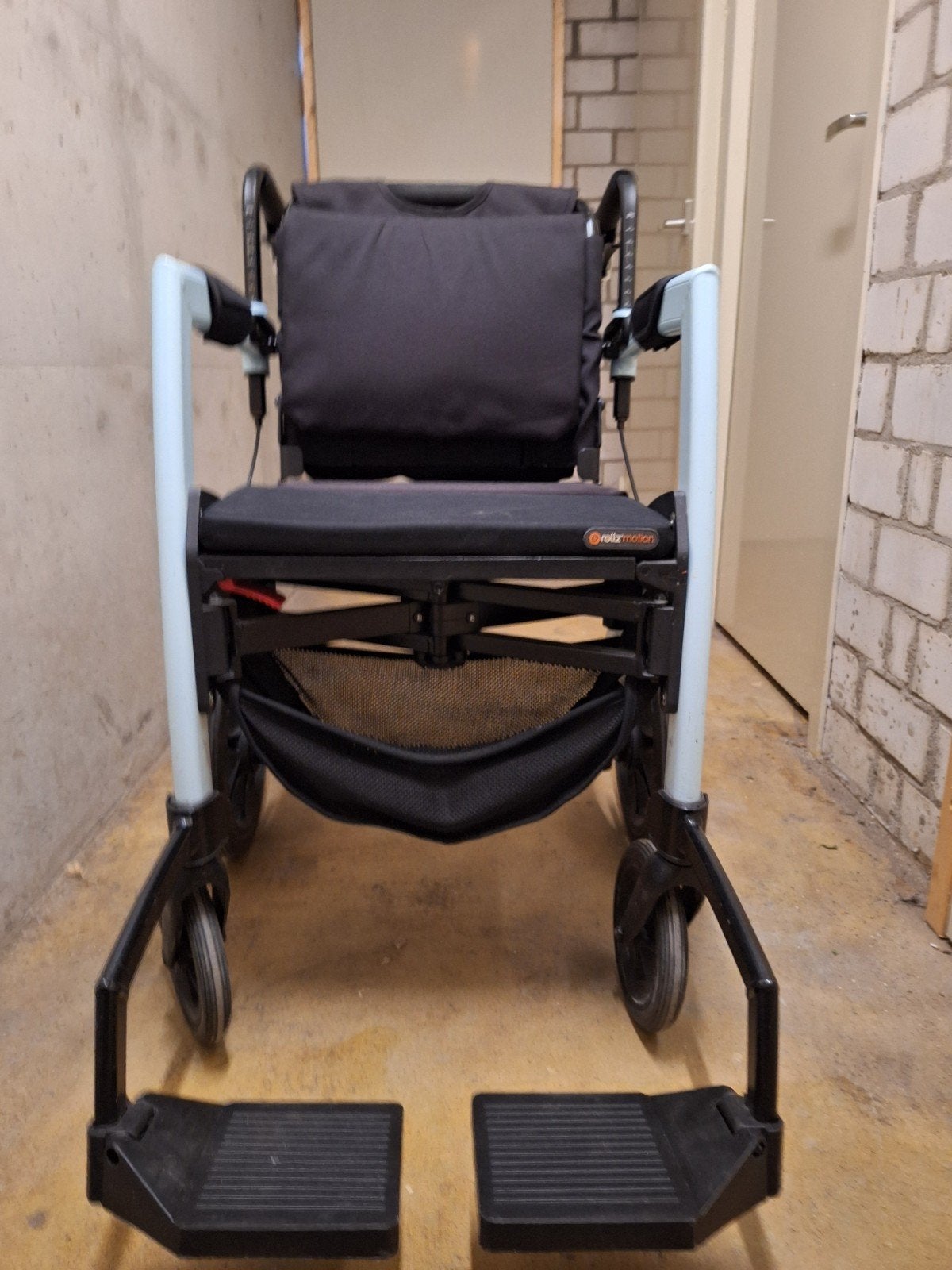Rollz Motion rolstoel/rollator, Ophalen, Inklapbaar, Zo goed als nieuw, Duwrolstoel
