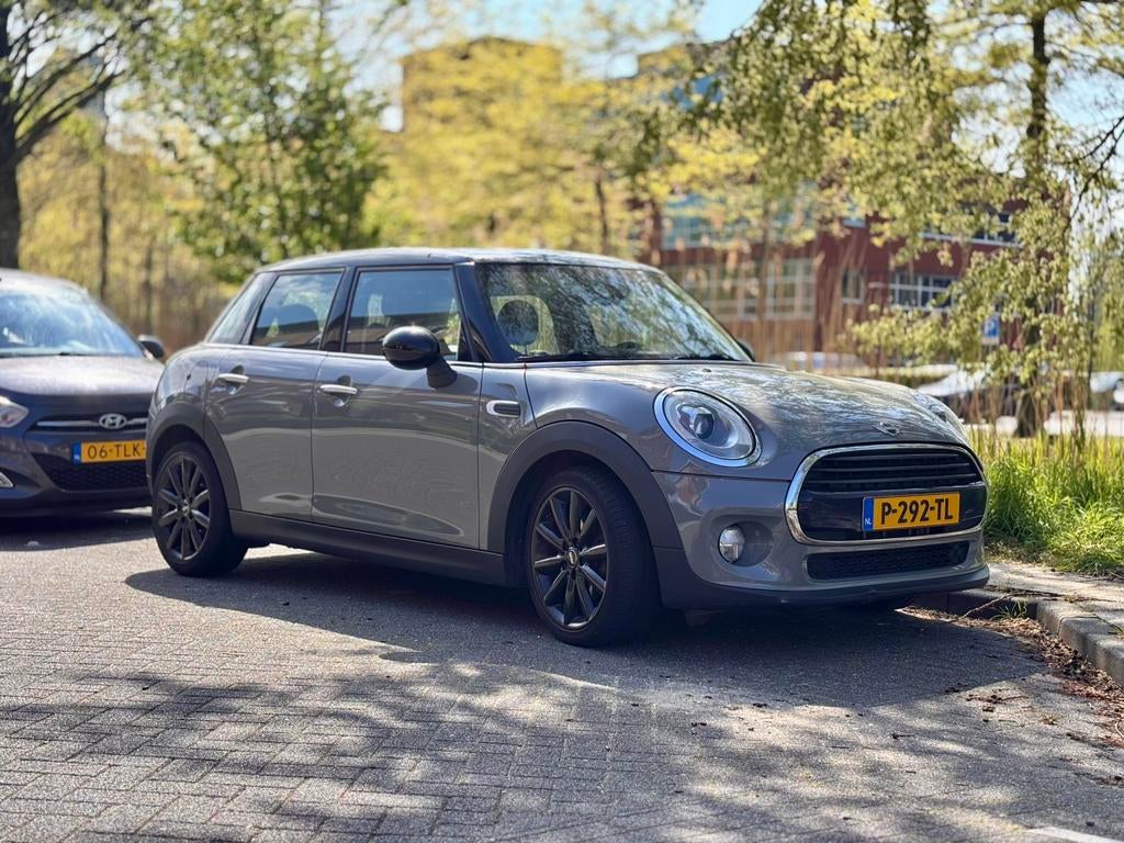 MINI Cooper Chili Business | LED | Navi | APK 11-2026, 136 pk, Euro 6, Leder en Stof, Handgeschakeld