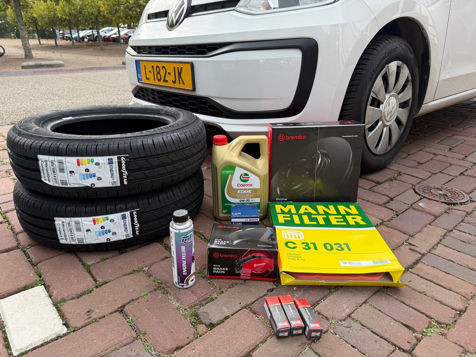 Volkswagen Up 1.0 BMT  65 Hp Airco, NAP,, Auto's, 4 stoelen, Origineel Nederlands, Handgeschakeld, Particulier