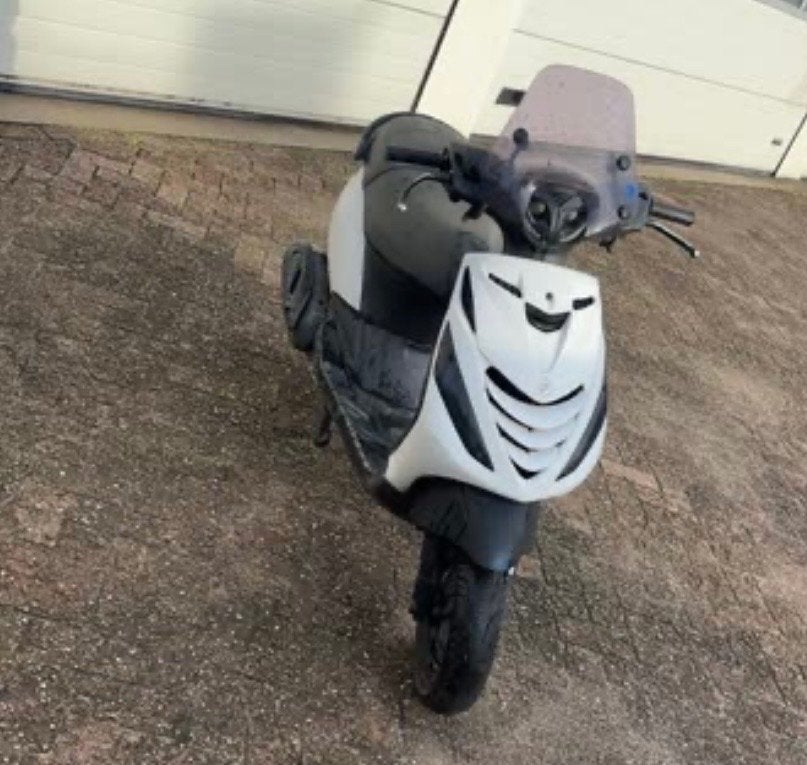 Piaggio Zip Scooter - Blauw Kenteken - Lekke Achterband, Fietsen en Brommers, Gebruikt, Maximaal 45 km/u, Zip, Ophalen of Verzenden