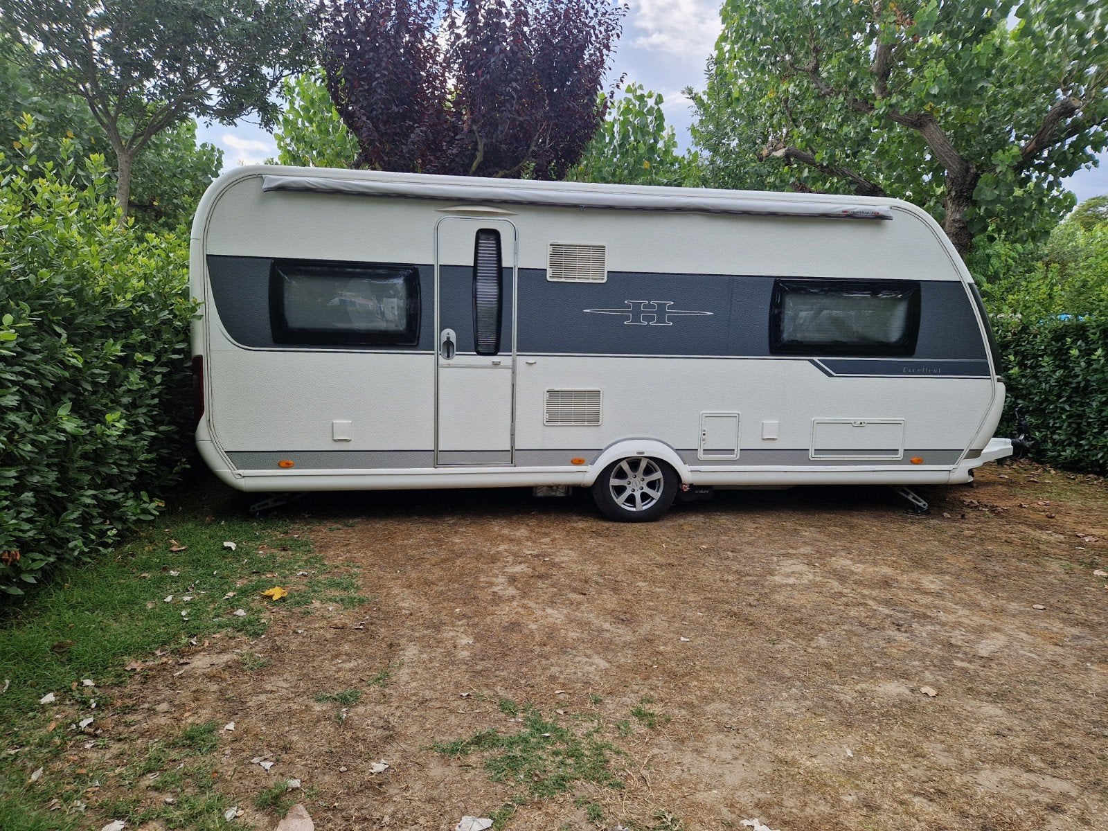 Hobby 560 UL Excellent uit 2014 - Ruime en complete caravan, Caravans en Kamperen, Caravans, Rondzit, Hobby, 2 aparte bedden, Particulier
