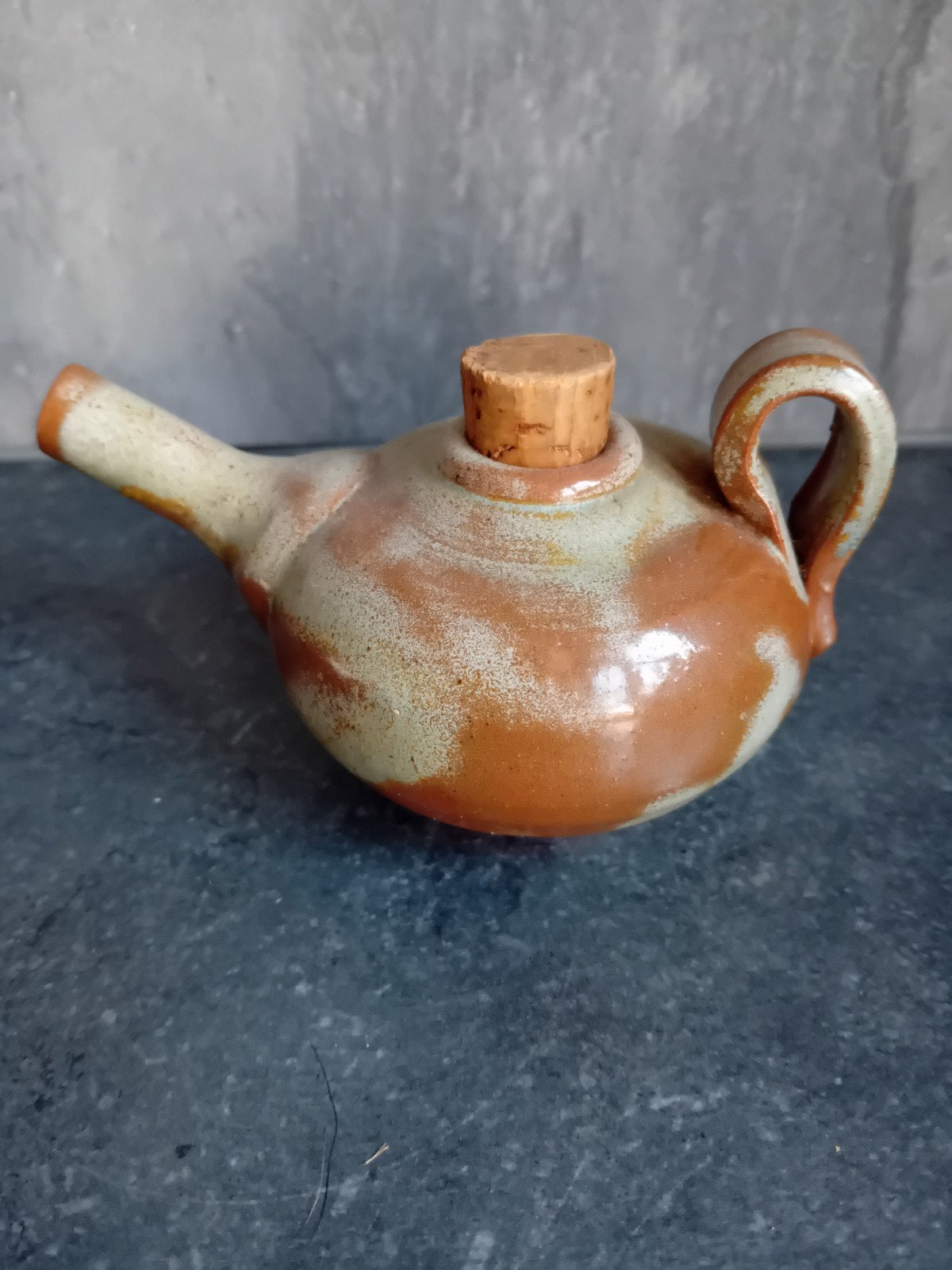 Vintage Aardewerk Oliekruikje met Kurk - Handgemaakt, Ophalen of Verzenden