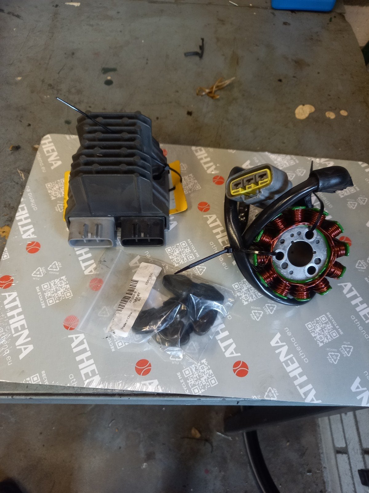 Yamaha R1(RN12 )(2004) Dynamo Stator laadspoel & Spanningsre, Ophalen of Verzenden, Gebruikt