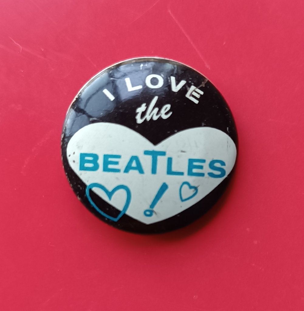 Originele Beatles button, Green Duck Co. Chicago USA, 1964, Verzamelen, Ophalen of Verzenden, Gebruikt, Overige onderwerpen, Button