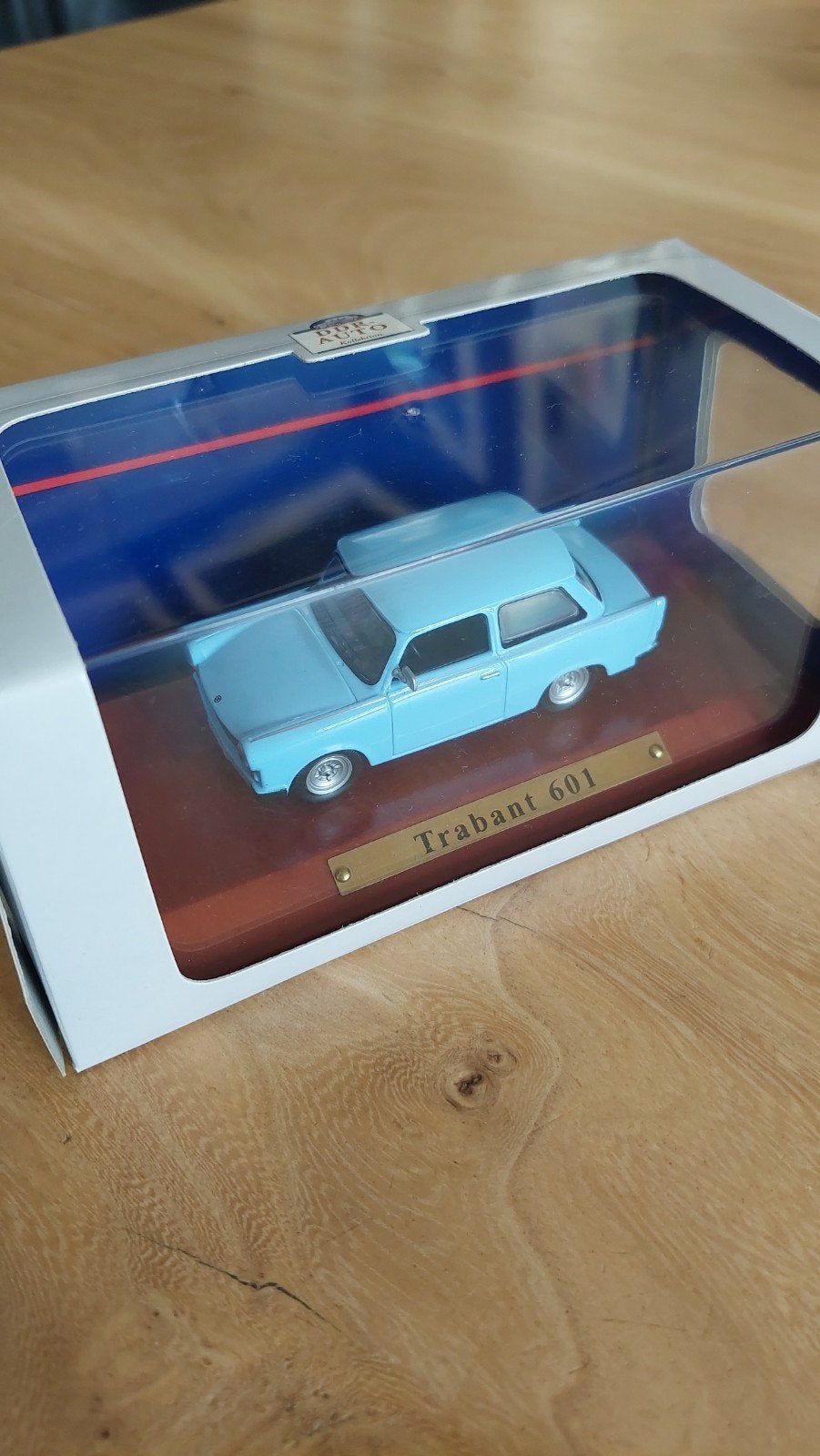 Atlas Trabant 601 Schaalmodel 1:43 Babyblauw, Verzenden, Zo goed als nieuw, Auto