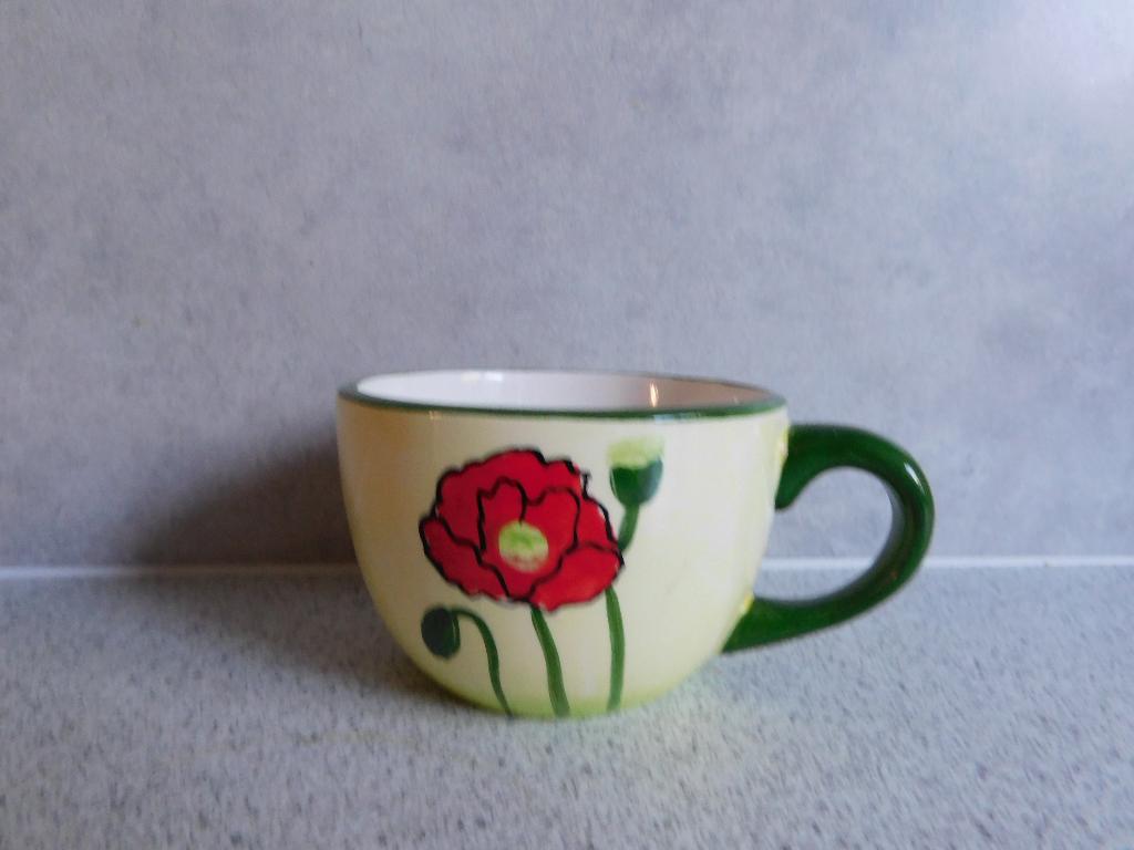 Kopje C Klaproos Handpainted, Huis en Inrichting, Keuken | Servies, Ophalen of Verzenden, Zo goed als nieuw, Overige stijlen, Kop(pen) en/of Schotel(s)