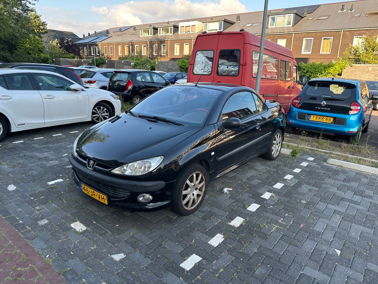 Peugeot 206 CC 2.0 Cabrio | Lage km | Leer | APK feb. 2027, Auto's, Peugeot, 136 pk, 4 cilinders, Cabriolet, 4 stoelen
