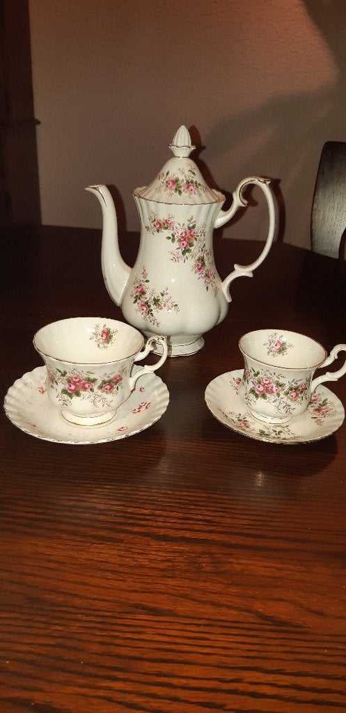 Prachtig servies Royal Albert theepot en kopjes met schotel, Ophalen of Verzenden