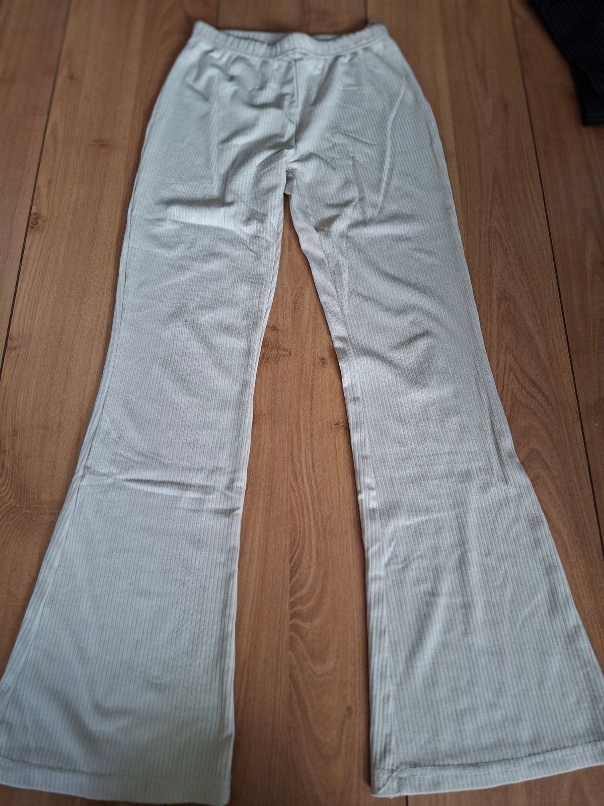 Zeeman flared legging wolwit maat 140, Broek, Zeeman, Meisje, Ophalen of Verzenden