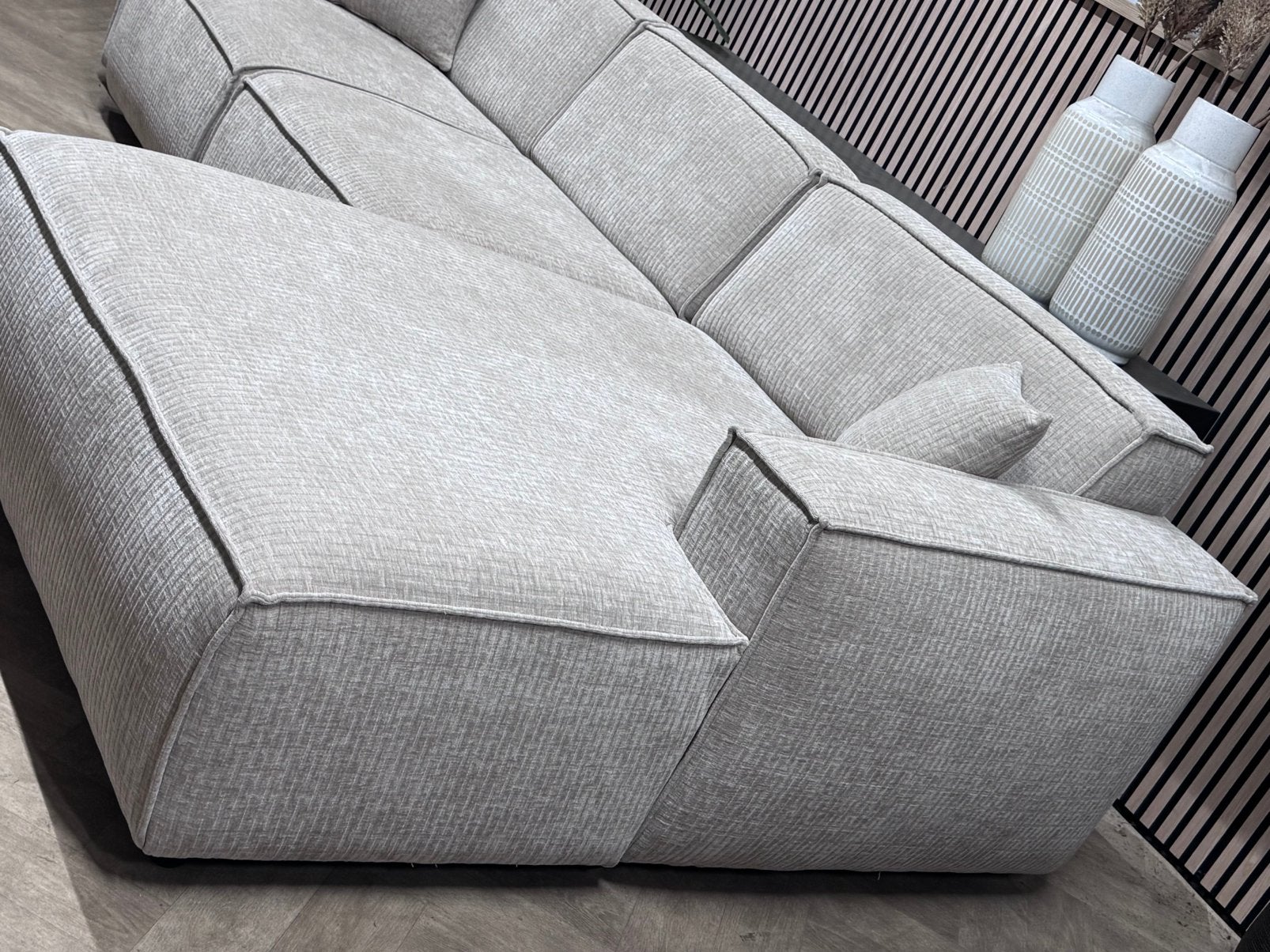SHOWMODEL | Luxe Moderne Hoekbank - Taupe - 290 x 165, 250 tot 300 cm, -, -, Hoekbank