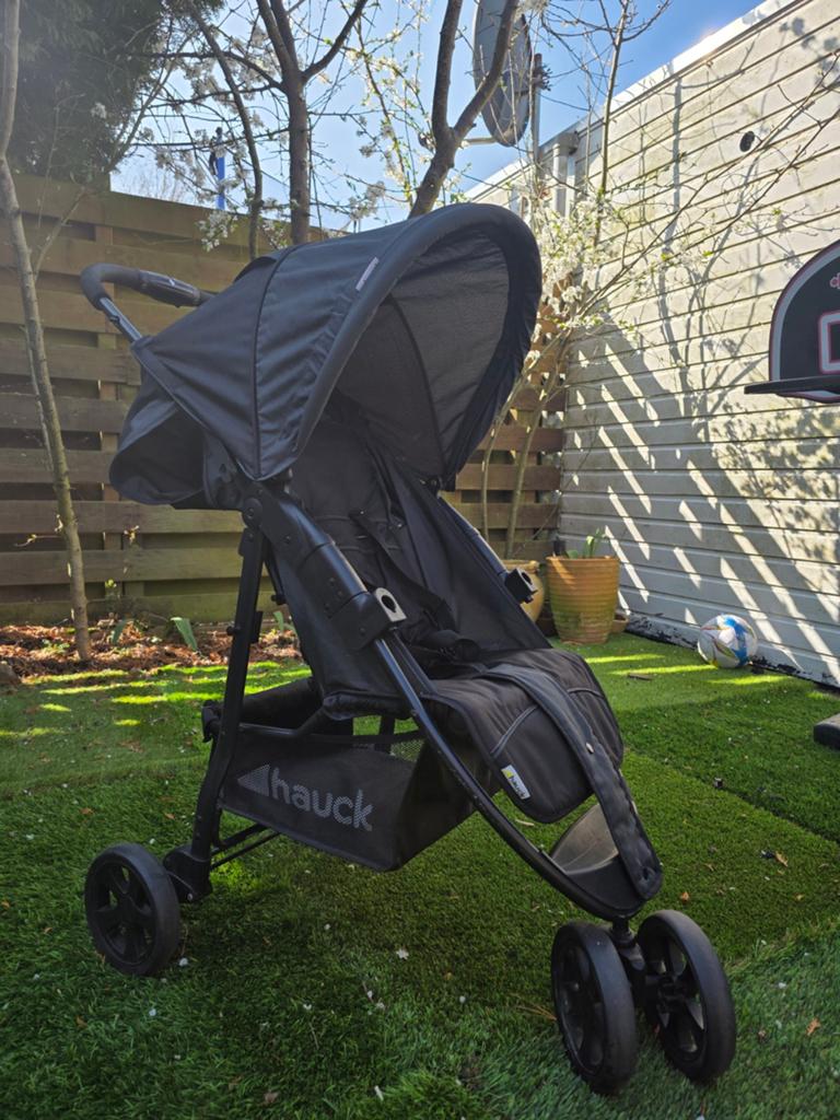 Zwarte Hauck Buggy met Zonnekap en Verstelbare Rugleuning, Ophalen of Verzenden