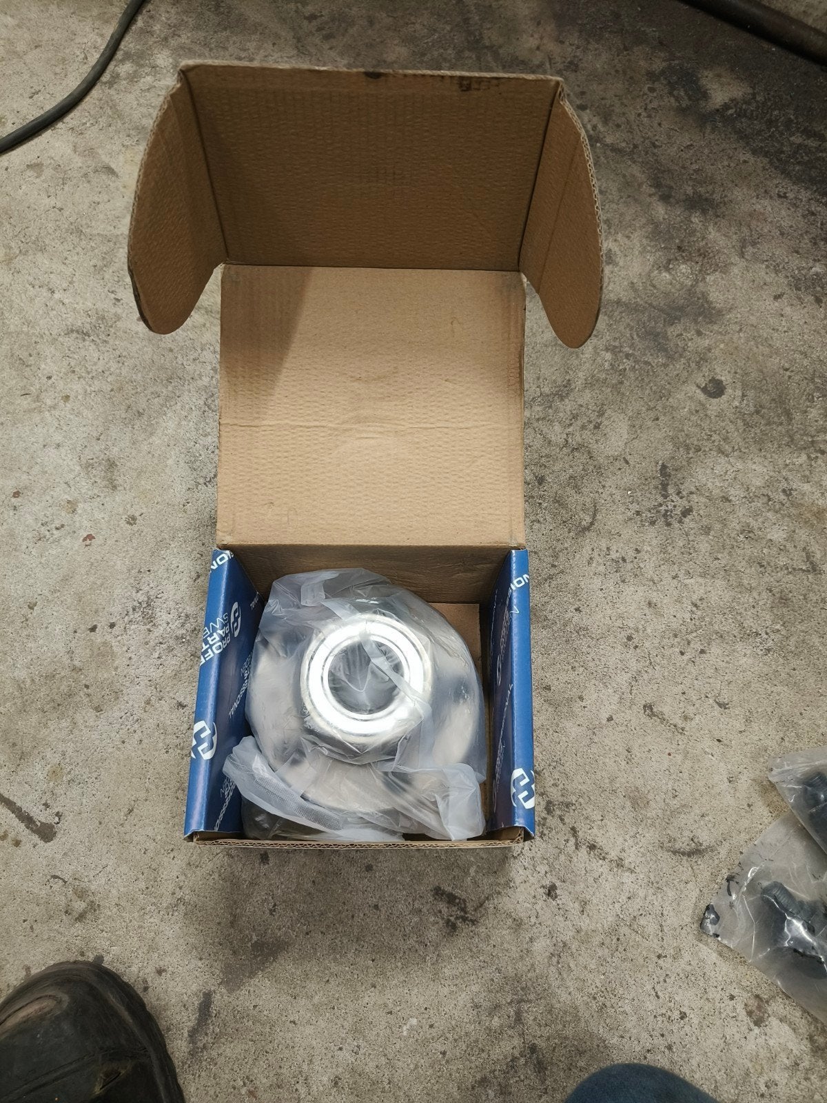 volvo 740 onderdelen 

nieuwe wiellagers met naaf en 2 nieuw, Auto-onderdelen, Ophalen of Verzenden, Nieuw, Volvo