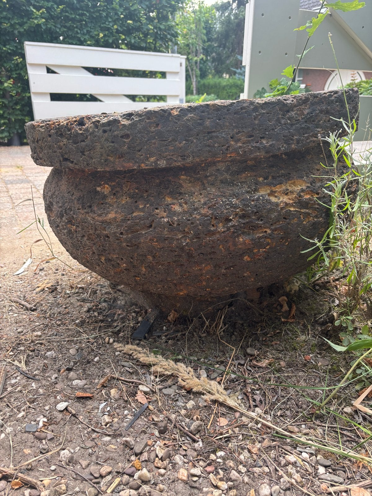 Robuuste lavastenen plantenpot voor buiten, Tuin en Terras, Ophalen, Steen, Gebruikt, Balkon