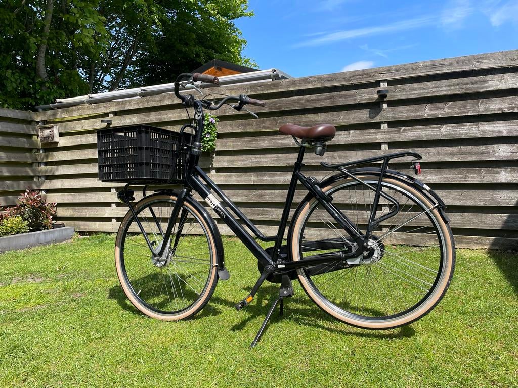 Sparta MOJO - Zwarte damesfiets met Basil mand, Versnellingen, Trommelrem, Ophalen, Overige merken