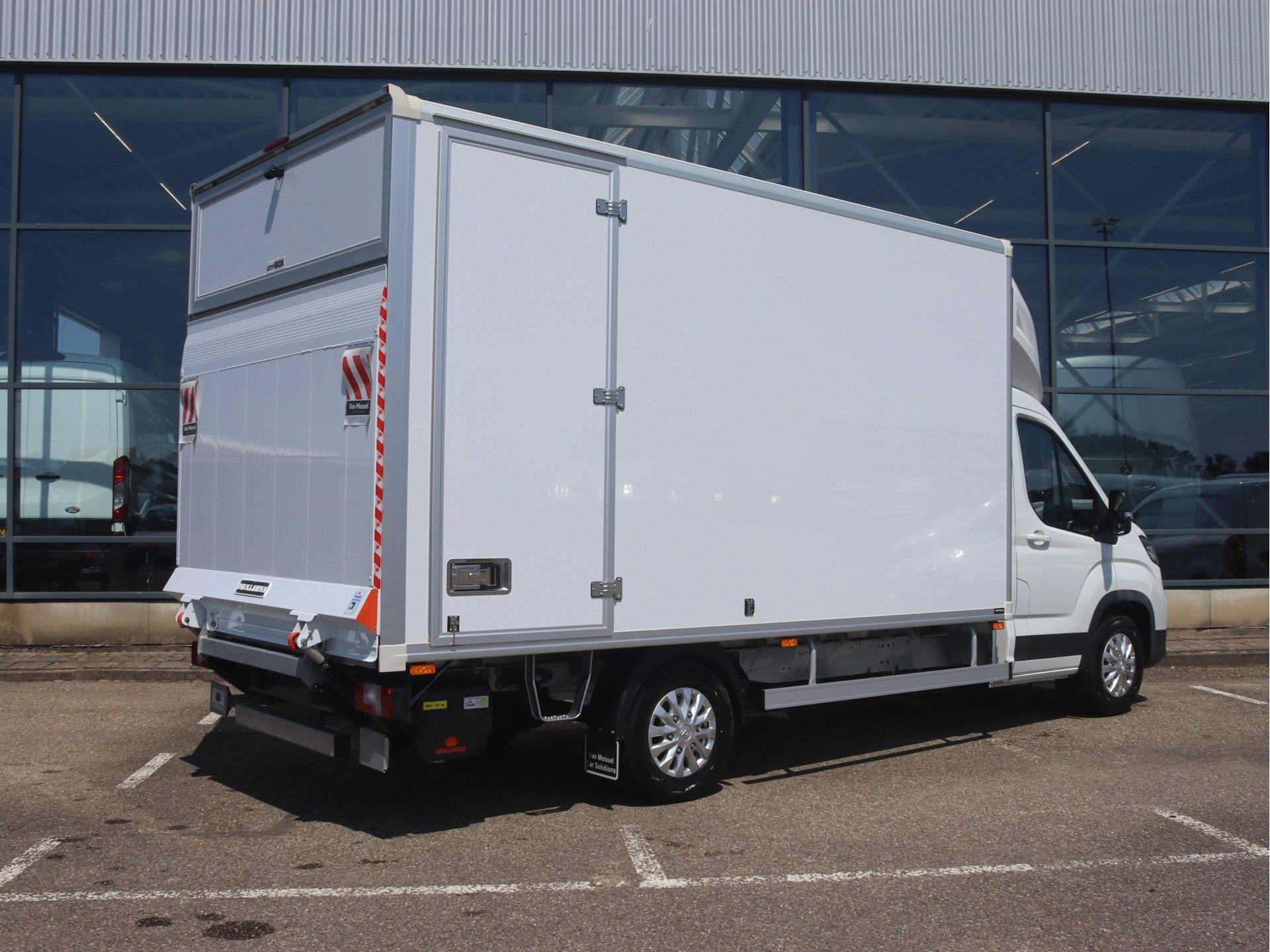 Maxus eDeliver 9 L4 Business DEAL 65 kWh | BAK+KLEP/AIRCO/CA, Auto's, Stof, Gebruikt, Zwart, Met garantie (alle)