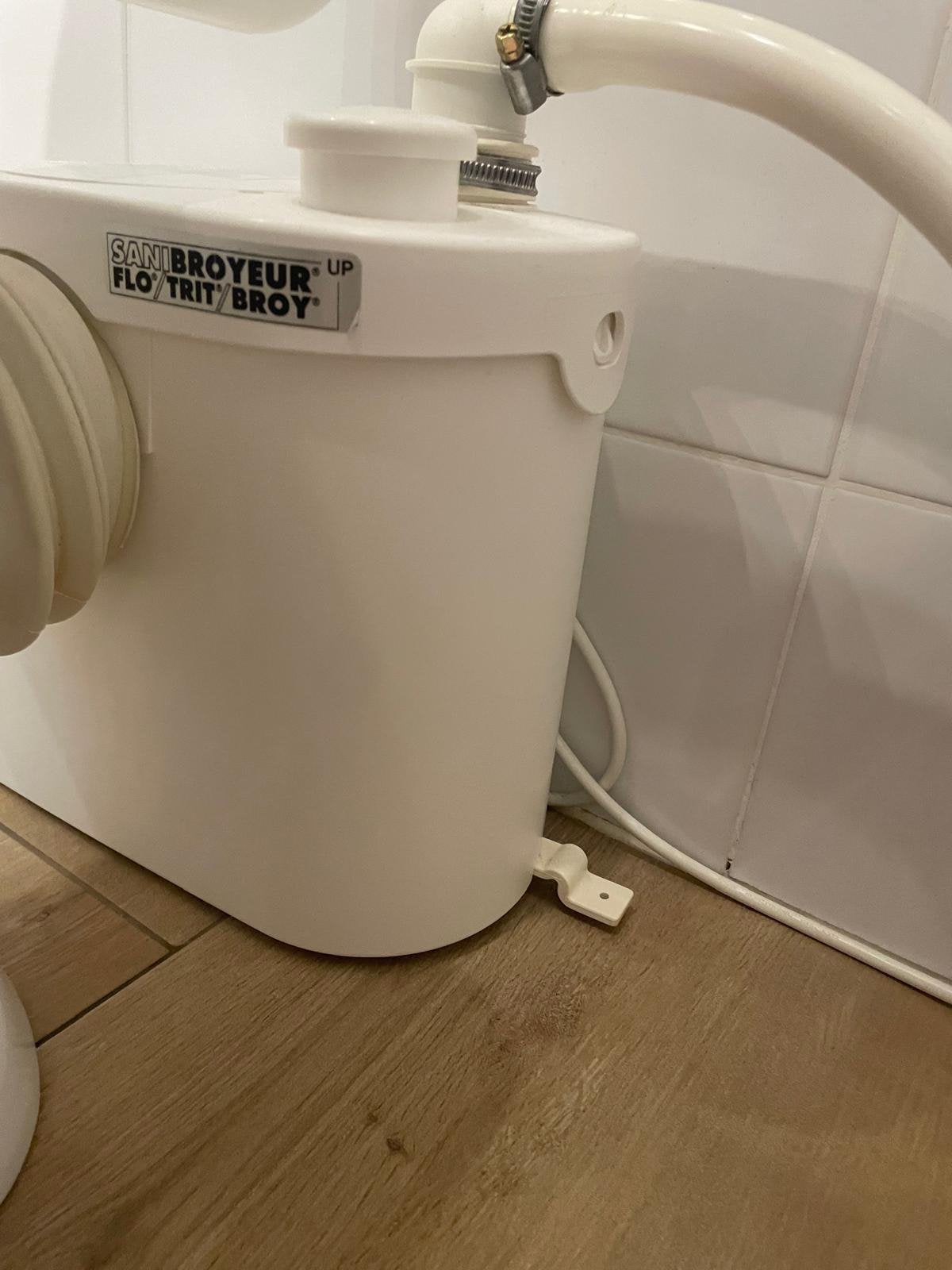 Sanibroyeur pomp, Ophalen, Zo goed als nieuw