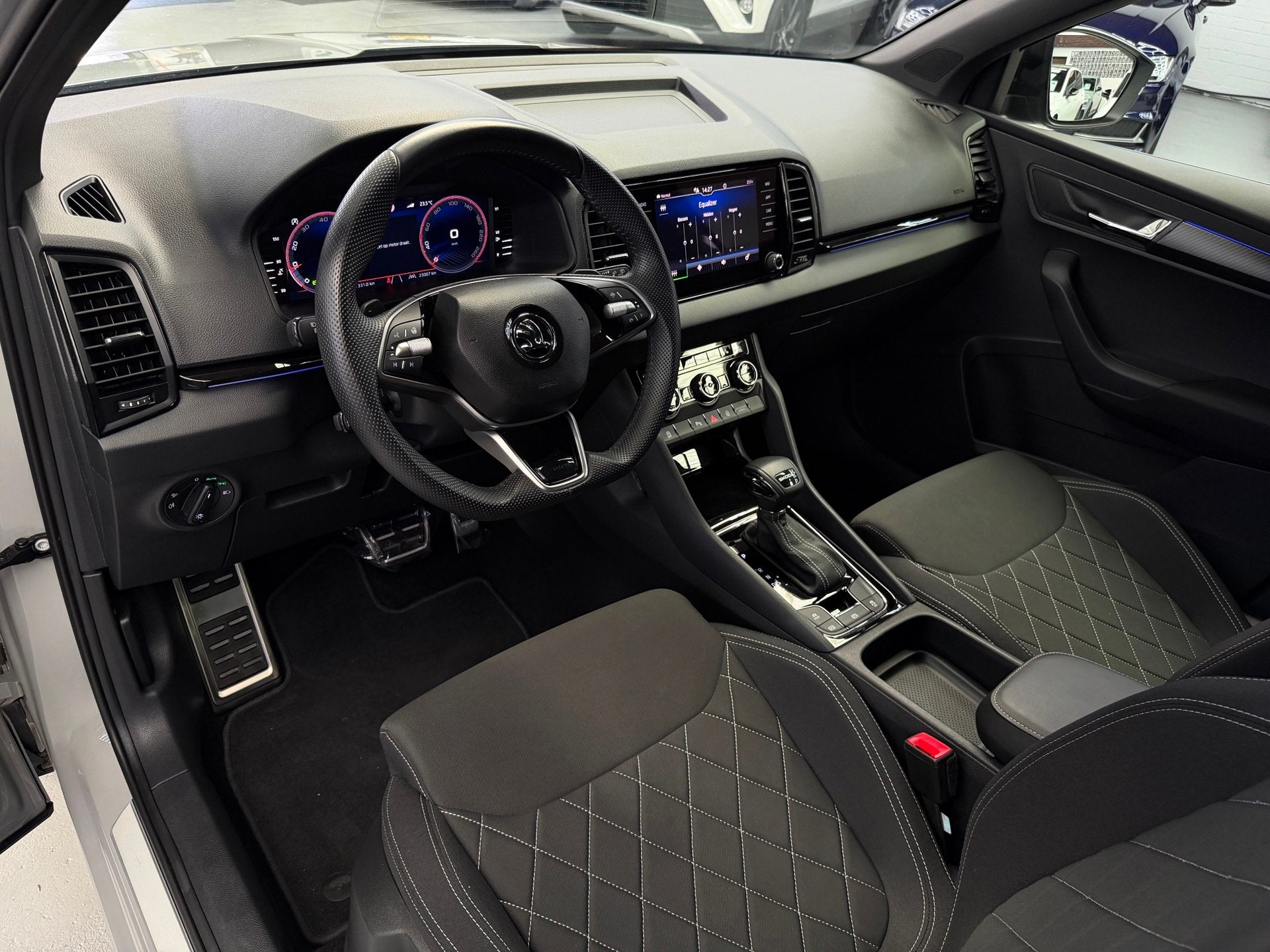 Skoda Karoq 1.5 TSI ACT Sportline CarPlay Nardo, Auto's, Stof, Zwart, 4 cilinders, Karoq