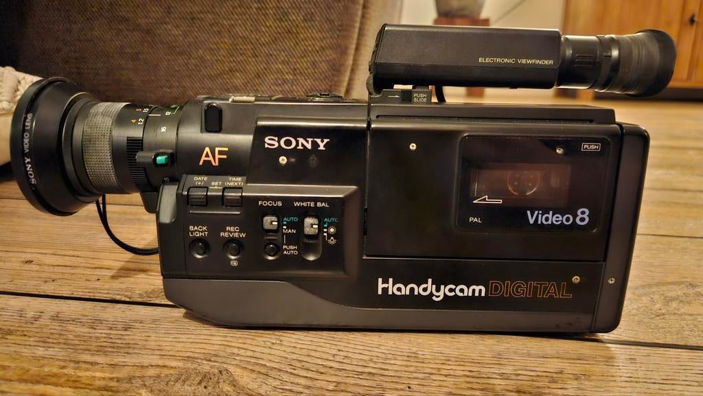 Sony Handycam Video8 complete set lamp microfoon + veel mee, Audio, Tv en Foto, Videocamera's Analoog, Ophalen, 8mm, (Video)band