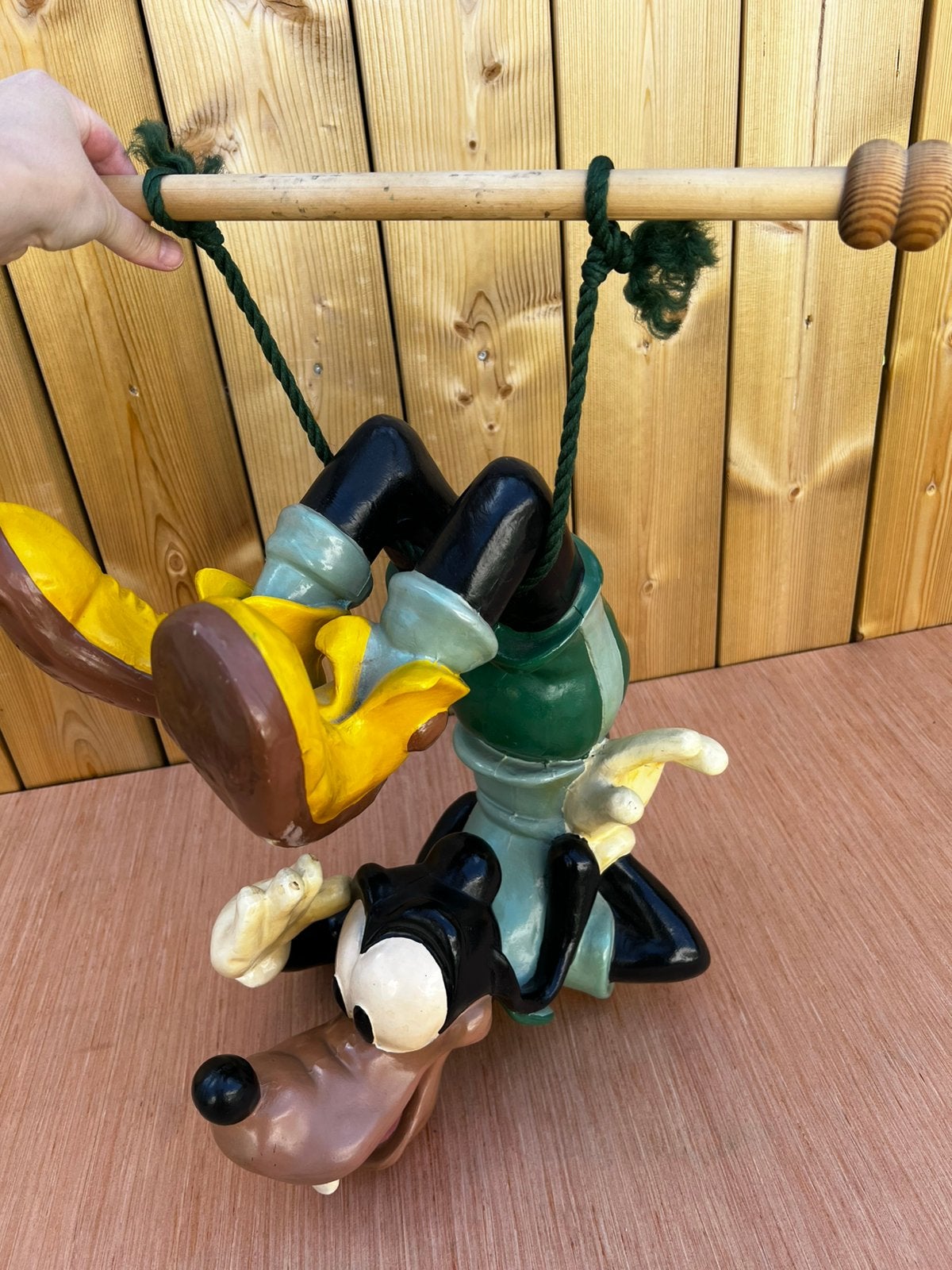Disney Goofy aan trapeze / hangbeeld – origineel Disney, Ophalen, Zo goed als nieuw