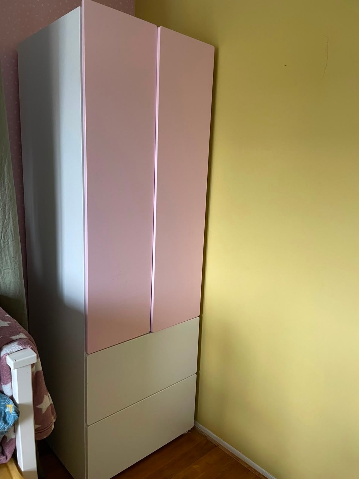 Roze en witte kledingkast van Ikea met lades en hangruimte, Huis en Inrichting, Kasten | Kledingkasten, Ophalen, 50 tot 100 cm