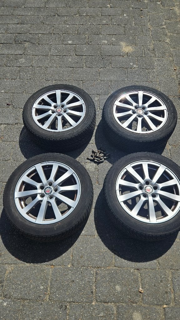 Winterbanden Volvo V70 met velg 225/50 R 17, Ophalen, Gebruikt, Banden en Velgen, 17 inch