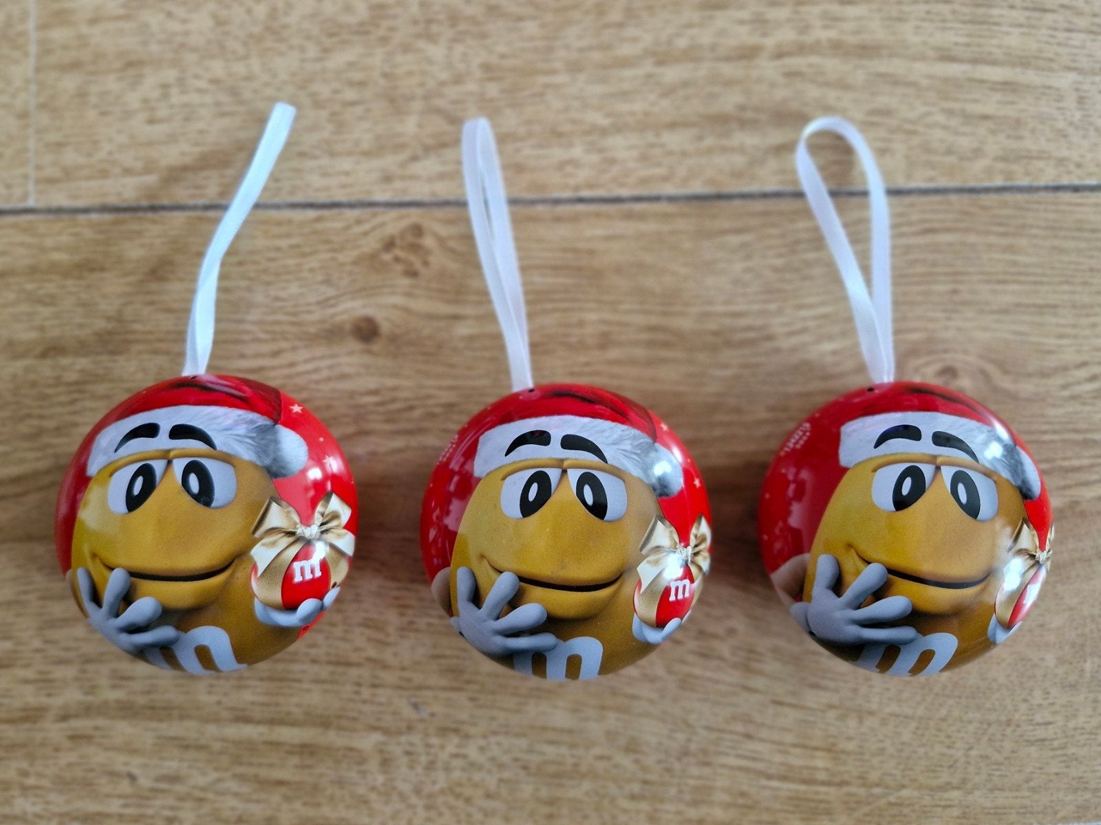 Drie Rode M&M blikjes ( Kerstbal ), Ophalen of Verzenden