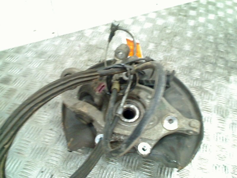 Fusee Rechts Achter Mercedes-Benz C (W204) (2007-01/..), Gebruikt, Mercedes-Benz AG, Mercedes-Benz, Mercedesstraße 120, Stuttgart 70372, , Duitsland