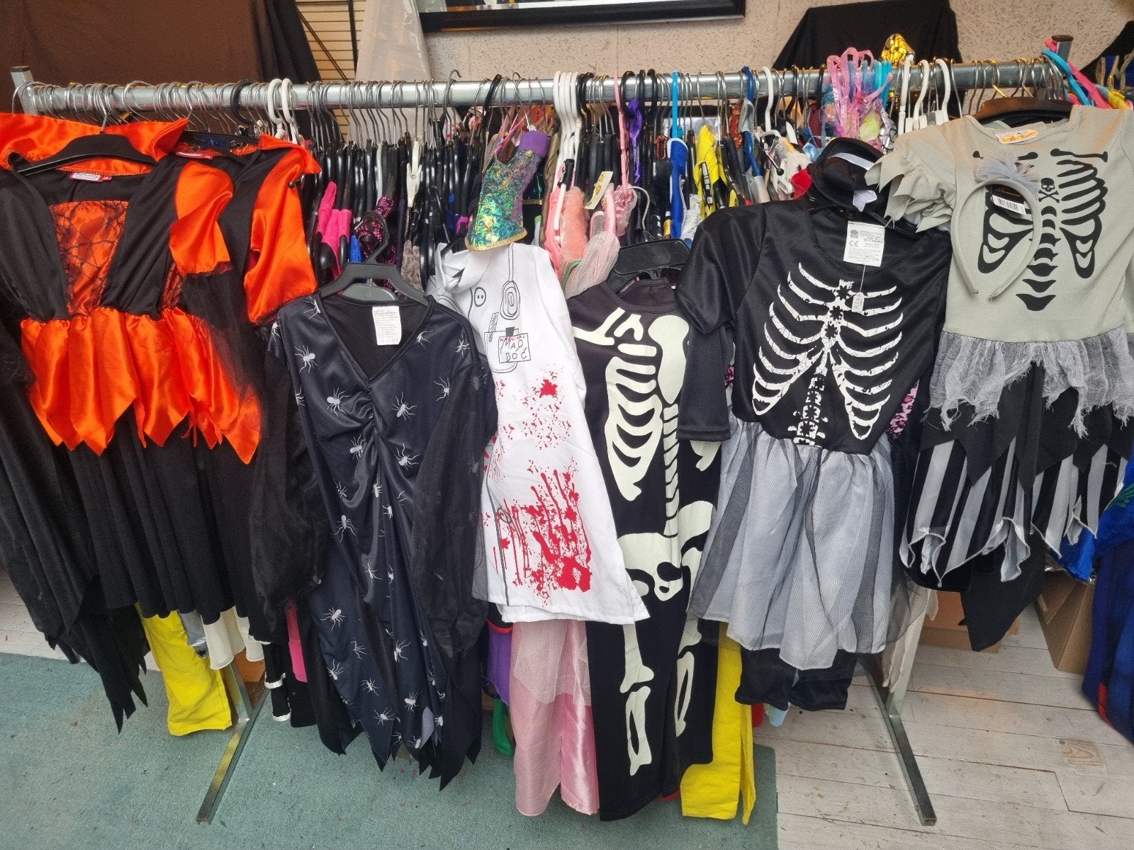 Grote partij kinderverkleedkleding/feestkleding (155+ stuks), Ophalen, Nieuw, 134 t/m 140, Jongen of Meisje