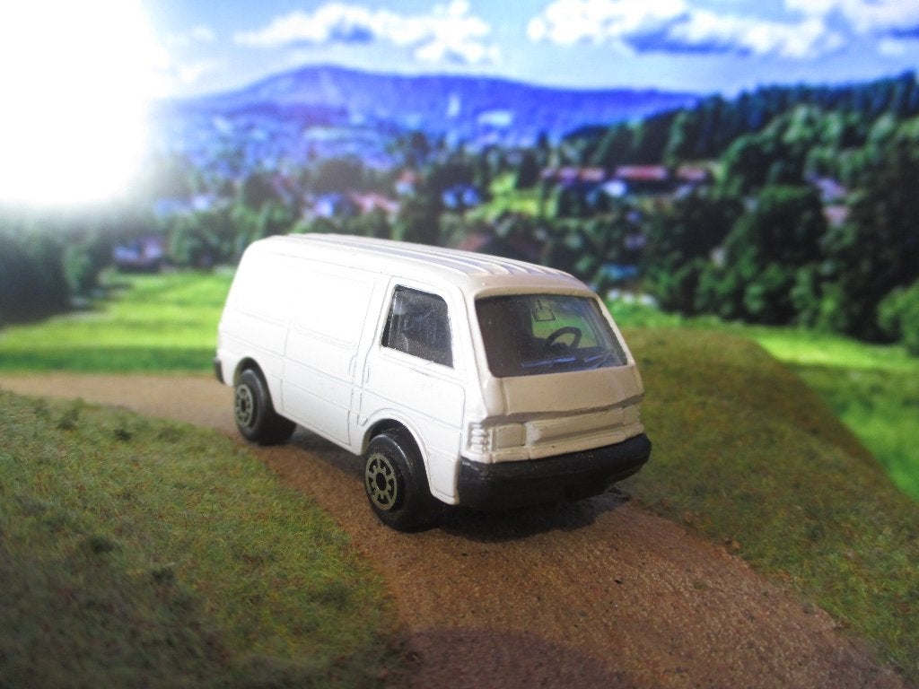 1:67 Mazda Bongo ( Ford Courier ) - Maisto, Ophalen of Verzenden, Gebruikt, Auto