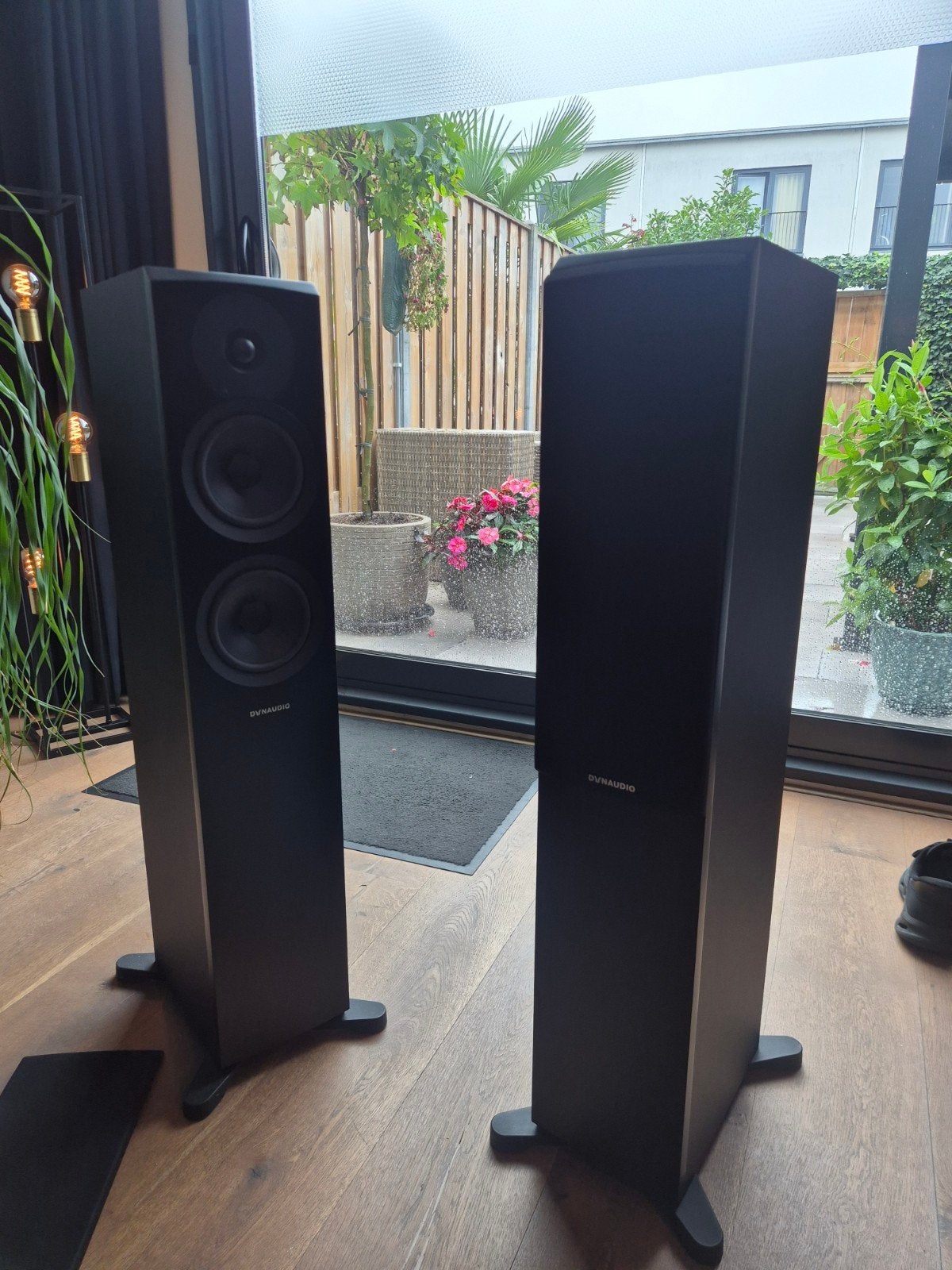 Dynaudio Emit 30 Nieuwstaat, Stereo speakers, 120 tot 150 watt, Zo goed als nieuw, Ophalen