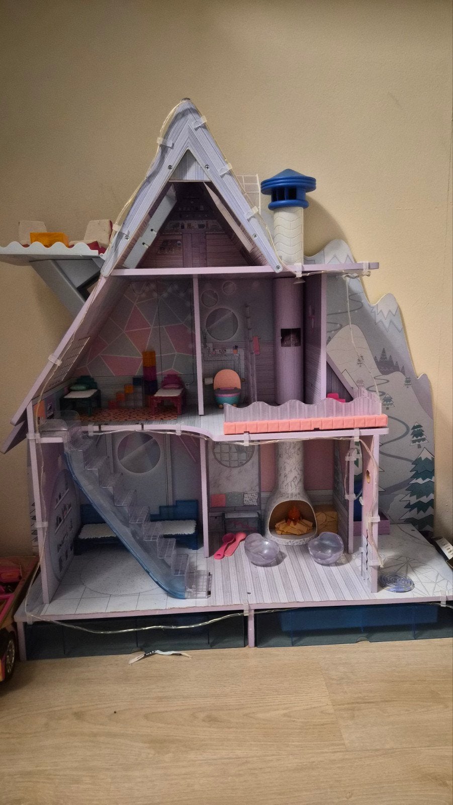 LOL Surprise Winter Disco Chalet Poppenhuis met Licht, Kinderen en Baby's, Speelgoed | Poppenhuizen, Ophalen, Gebruikt, Poppenhuis