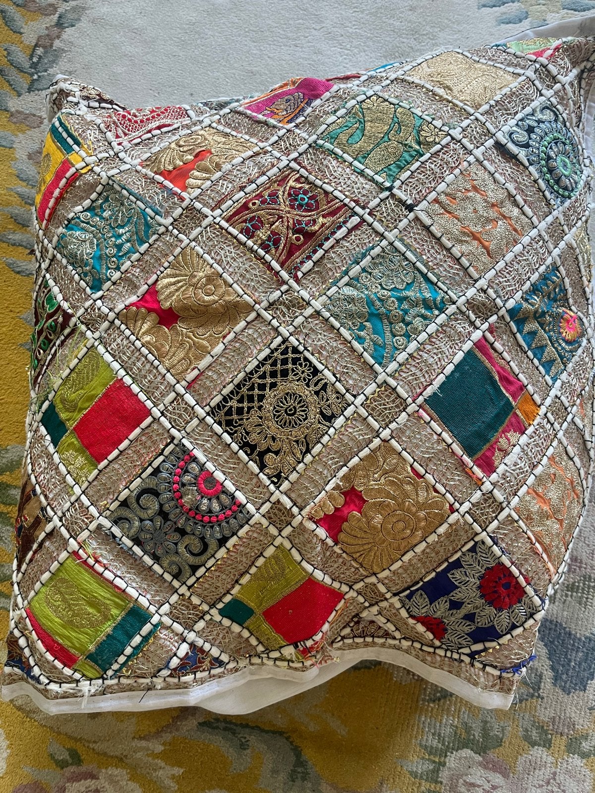 Uniek handgemaakt sierkussen met patchwork en borduursels, Ophalen, Overige merken, Meerkleurig, Vierkant