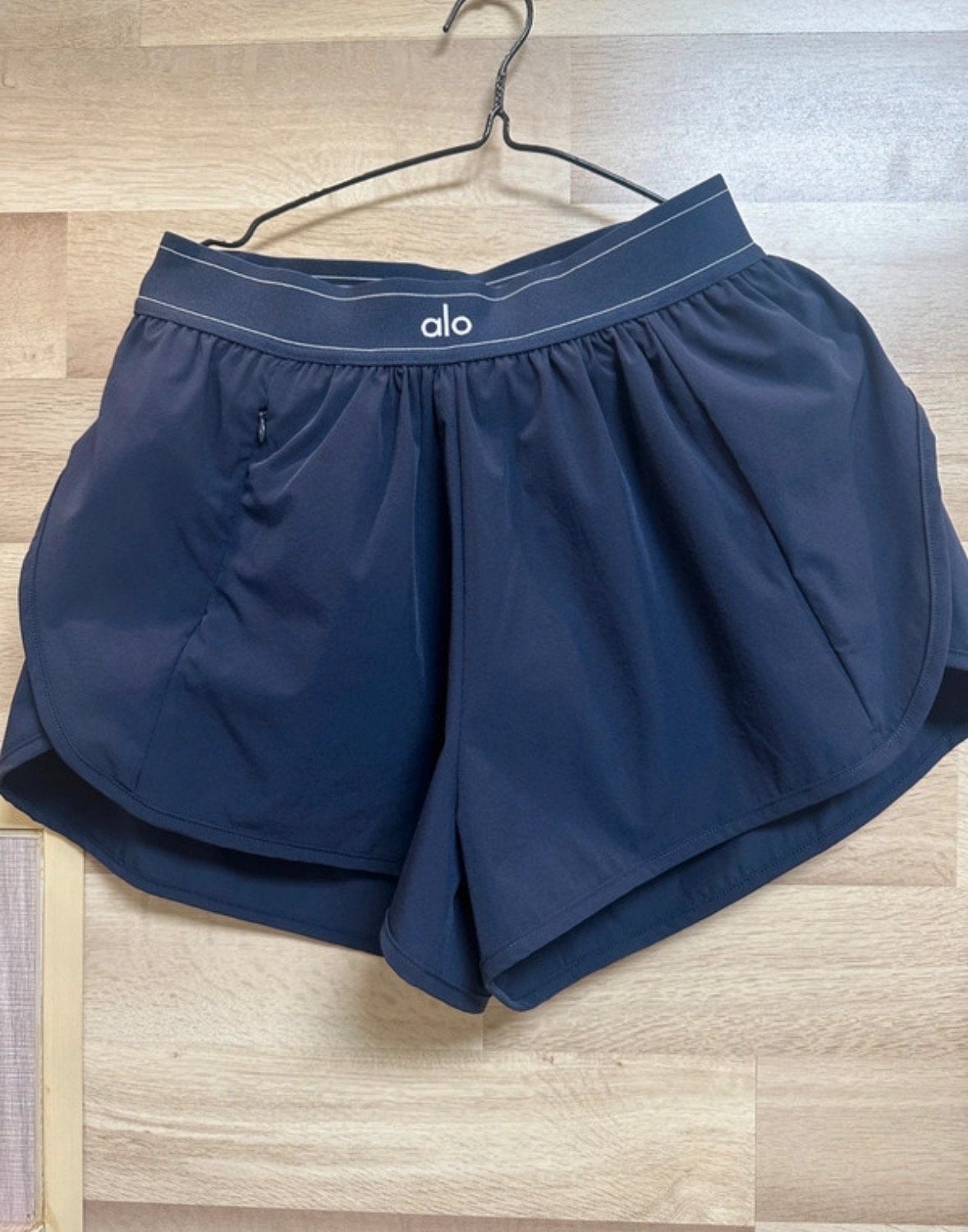Alo Yoga hardloopshorts maat M, Maat 38/40 (M), Kort, Zwart, Ophalen of Verzenden