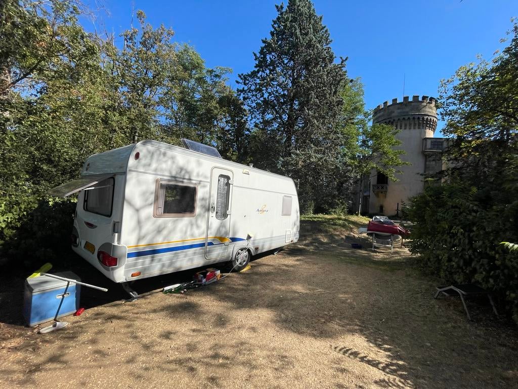 Burstner 460TS uit 2004 met Walker Allure 280 voortent, Rondzit, Frans bed, Particulier, Bürstner