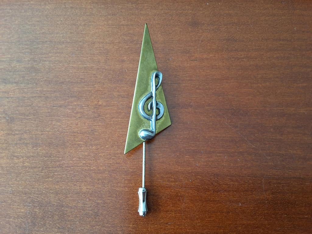 Vintage Broche Muzieksleutel op Driehoekige Basis, Sieraden, Tassen en Uiterlijk, Broches, Overige materialen, 4 tot 7 cm, Gebruikt