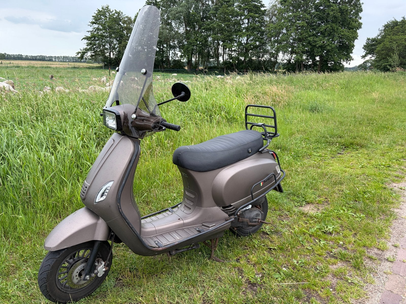 Stijlvolle Senzo Rivalley Scooter - lichte schade, Fietsen en Brommers, Ophalen, Gebruikt, Benzine, Overige merken