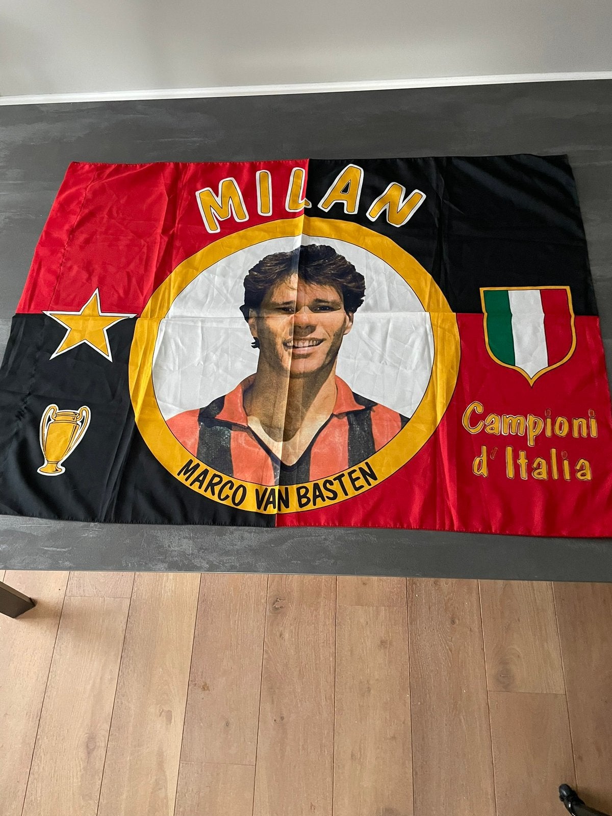 3 vlaggen/spandoeken.Van Basten/Gullit /Elvis., Ophalen of Verzenden, Zo goed als nieuw