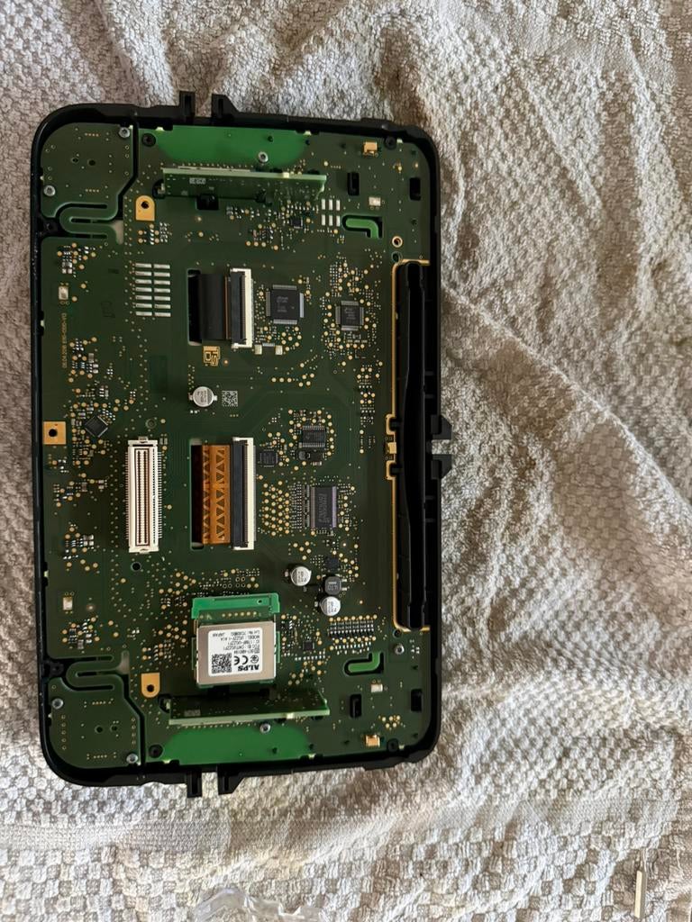 Scherm reparatie + carplay en voicecontrol vrij programeren, Auto diversen, Autoradio's, Ophalen of Verzenden, Zo goed als nieuw