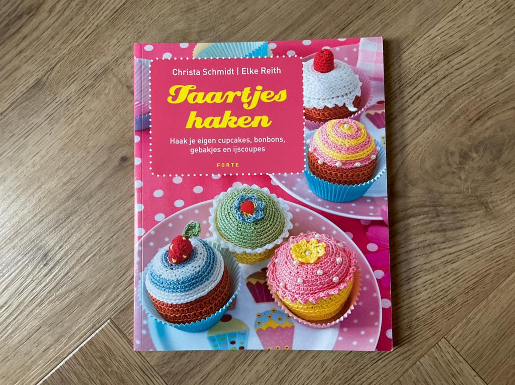 Taartjes haken, Christa Schmidt en Elke Reith, Ophalen of Verzenden, Zo goed als nieuw, Haken, Patroon of Boek